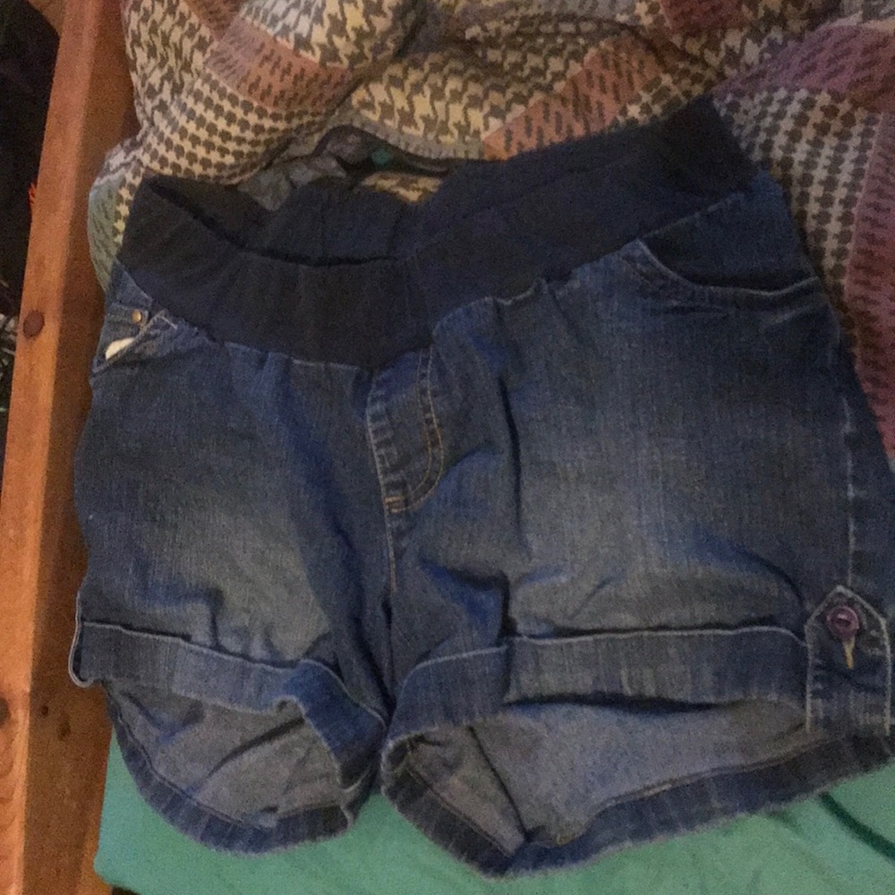 Maternity shorts